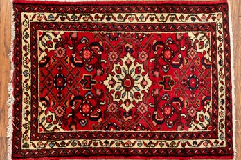 Traditional Hand-Knotted Hossein Abad Small Area Rug
