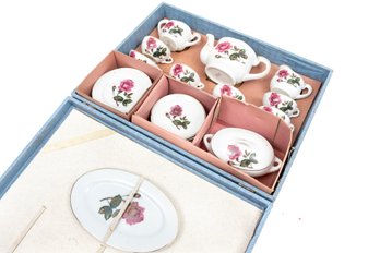 Service For Six Japanese Porcelain Carry Case Tea Set