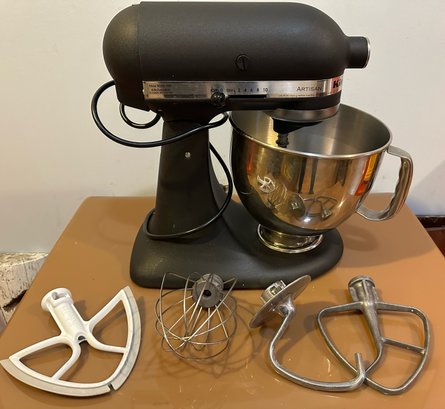 Black Kitchen Aid Mix Master With Four Attachments