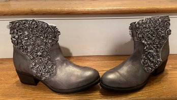 Never Worn Sheridan Mia Metallic Floral Boots Size 39 Run Small