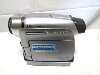 Sony Handycam Wide LCD DCR-HC96 With Zeiss Lens And Handycam Station