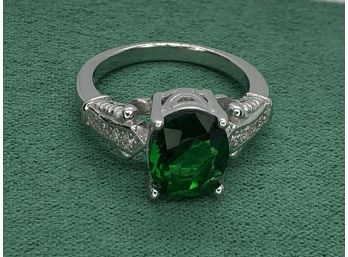 Wonderful 925 / Sterling Silver Ring With Emerald And White Topaz - Very Pretty Setting - Brand New !