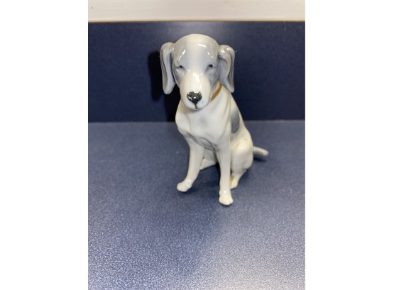 Wonderful Vintage Porcelain China Beagle Figurine. Made In Occupied Japan. In Perfect Condition.