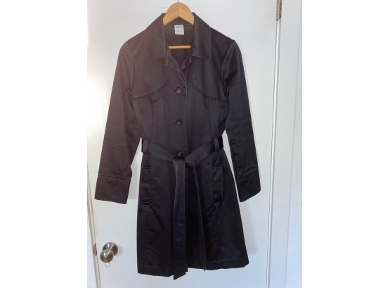 Old Navy Woman's Black Rain Jacket With Belt. Size Medium.