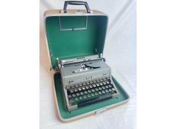 Quiet De Luxe Royal Typewriter