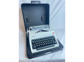 Olympia De Luxe Typewriter With Black Case