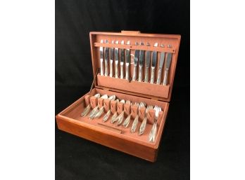 Nakens Silverware Chest With Flatware