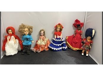 Beautiful Lot Of Vintage International Dolls  C2