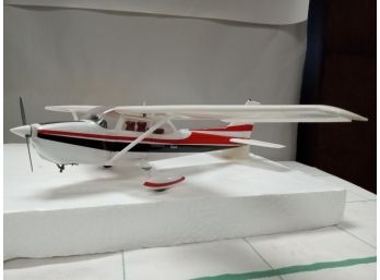 Detailed Plastic Model Cessna Skyhawk For Parts. D3
