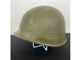 A Vintage US Army  Helmet Liner Plastic Ground Troops, Type 1