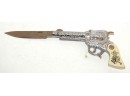 Cool Hop Along Cassidy  Gun Knife With COA In A Tin Litho Riders Of Silver Screen Lunchbox