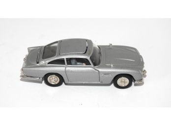 Vintage Corgi James Bond Aston Martin DB5 Diecast Car With Ejection Seat & Guns 1/43