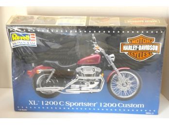 SEALED 1/8 Scale Harley Davidson XL 1200 C Sportster Custom Motorcycle Model Kit