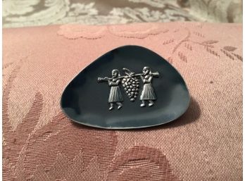 Sterling Silver Pin/Pendant With Figures