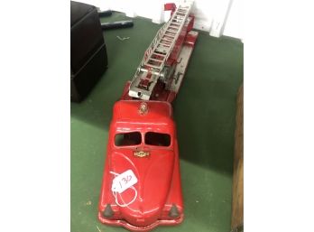 Vintage 1950's Structo Steel Hook & Ladder Red Fire Truck In Good Condition