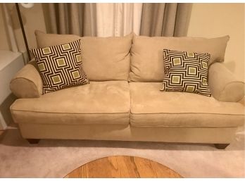 Comfortable And Plush Queen Size Sleeper Sofa