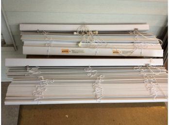 Set Of 2 White Blinds With 2' Slats