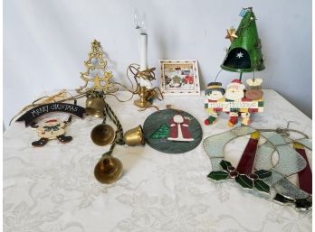 Assorted Christmas & Holiday Decor & Wall Plaques