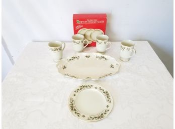Holly Yuletide Porcelain Dining Set