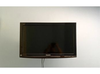 PANASONIC • 32'' LCD TV