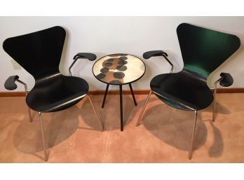 Striking Modern Table & Chairs