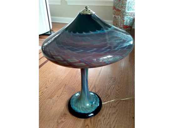 FABULOUS CONTEMPORARY ART GLASS TABLE LAMP - IRIDESCENT GLASS REMINISCENT OF TIFFANY GLASS