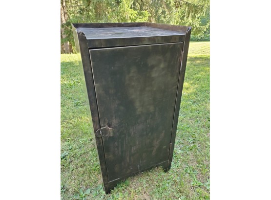 Industrial Chic! Interieurs NYC Designer Metal Cabinet / End Table (1 Of 2 Available)