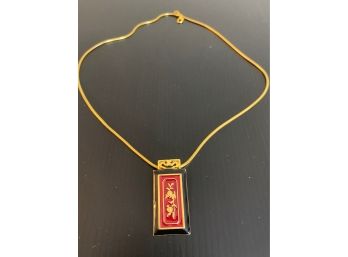 Unique Gold Toned Necklace With Pendant