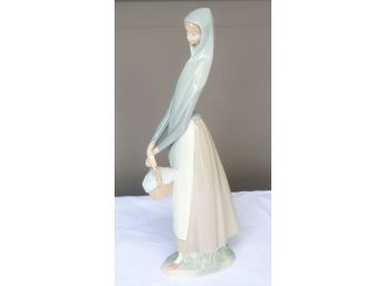 Lovely Lladro Spain Porcelain 13' Woman With Hood Carrying Basket Figurine