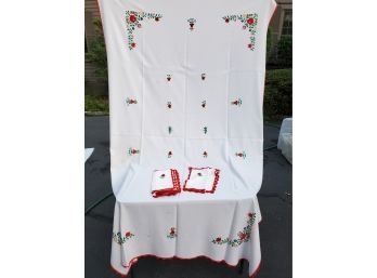 Vintage Floral Embroidered Tablecloth & 9 Matching Napkins