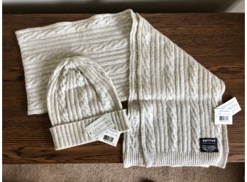 New Bloomingdales White Cashmere Hat And Scarf