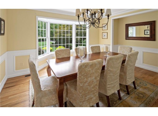 Pottery Barn Dining Table With Eight Chairs