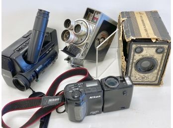 Vintage 8mm Film Camera, Nikon Coolpix 950 + +