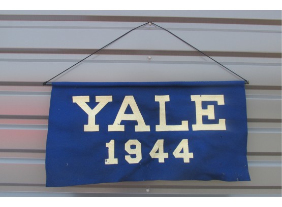 Vintage 1944 Yale New Haven Connecticut Felt Class Banner