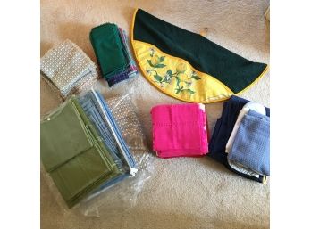 Lot Of Assorted Tablecloths, Napkins And Other Kitchen Linens