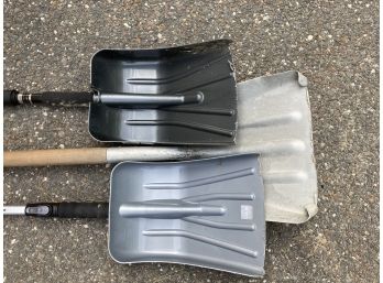 3 Shovels