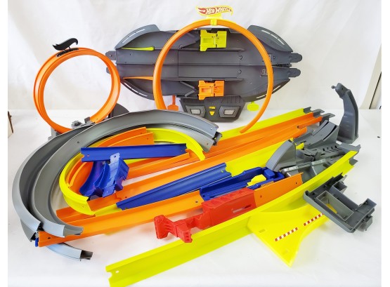 Great Assortment Of HOTWHEELS Track And Accessories - No Cars Included