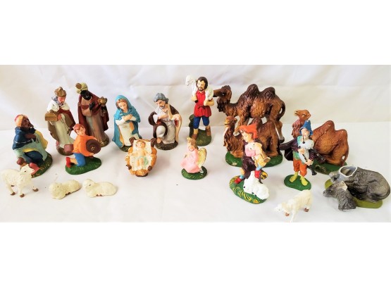 Beautiful Ninteen Piece Vintage Ceramic Nativity Figurines - Made In Italy & Japan