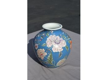 Wonderful Vintage Japanese Vase/Urn