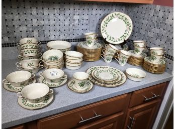 Phenomenal LENOX HOLIDAY / CHRISTMAS China Set - Complete Service For 12 INCREDIBLE SET ( Looks Unused )