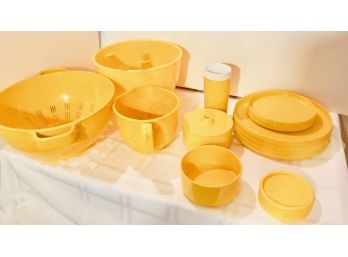 Yellow Mid-century Plastic Kitchen