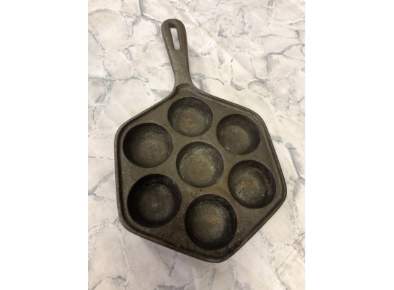Great Condition Vintage Cast Iron Muffin/Poached Egg Pan/Skillet Seasoned And Ready To Cook