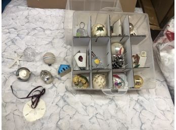 Lot Of 1950s+ Christmas Ornaments And Carry/storage Case