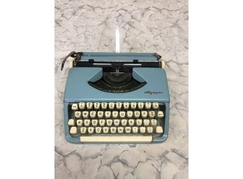 AQUA Vintage Olympia ??Splendid 66?? Portable Manual Typewriter In Good Condition Looks Original
