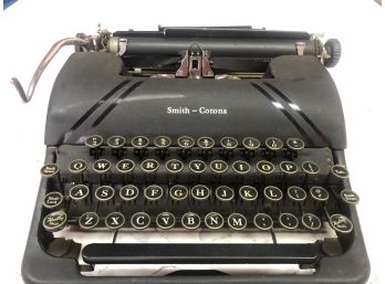 1946 Vintage Smith Corona Silent 4S Series Floating Shift Typewriter Very Nicely Preserved 1946