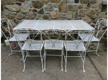 Vintage Metal Painted Outdoor Table And (5) Chairs