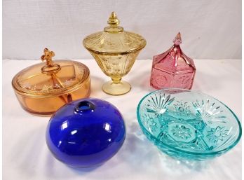 Beautiful Vintage Assortment Of Art Glass And Candy Dishes