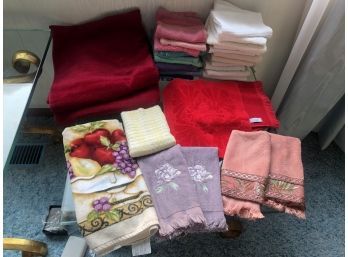 Assorted Lot Of Vintage & Newer Towels- Kitchen, Hand & Bath