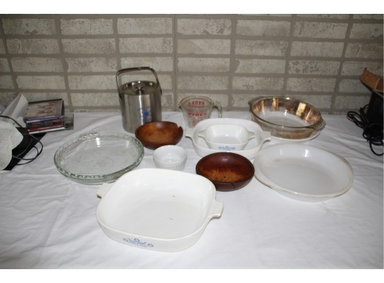 Miscellaneous Group Of Kitchen Items