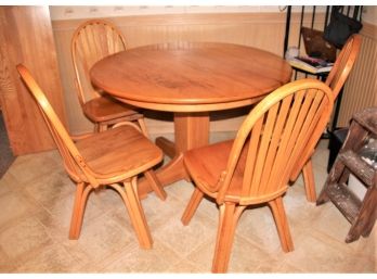 Nice Round Oak Dining Table & Four Matching Chairs